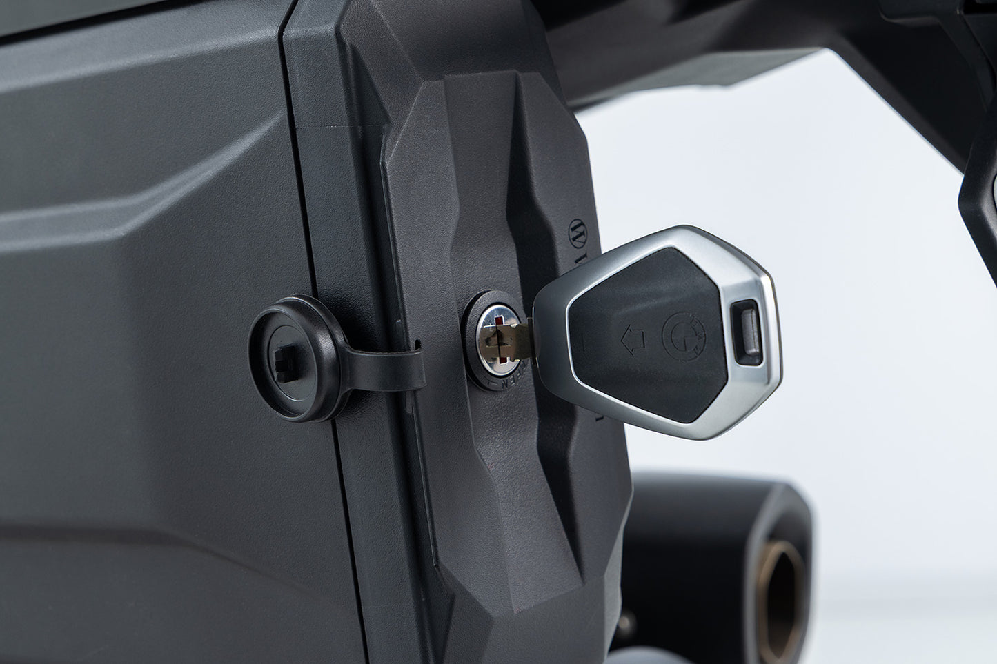 Toolbox for R 1300 GS Adv with EXTREME luggage rack / without original BMW luggage mounts - For original BMW keys - black