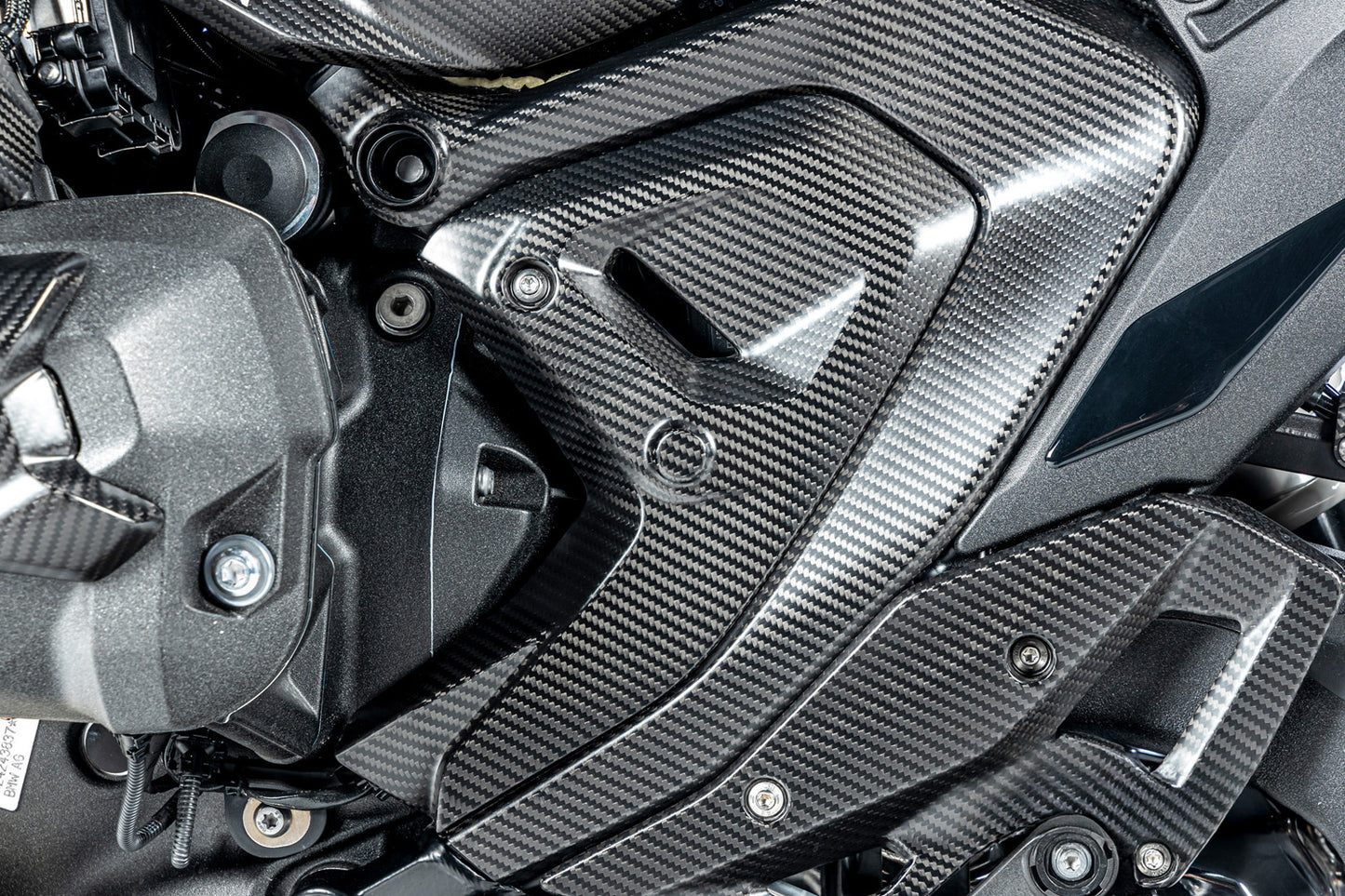 Ilmberger Frame triangle cover R 1300 GS + Adventure - left - carbon - matt