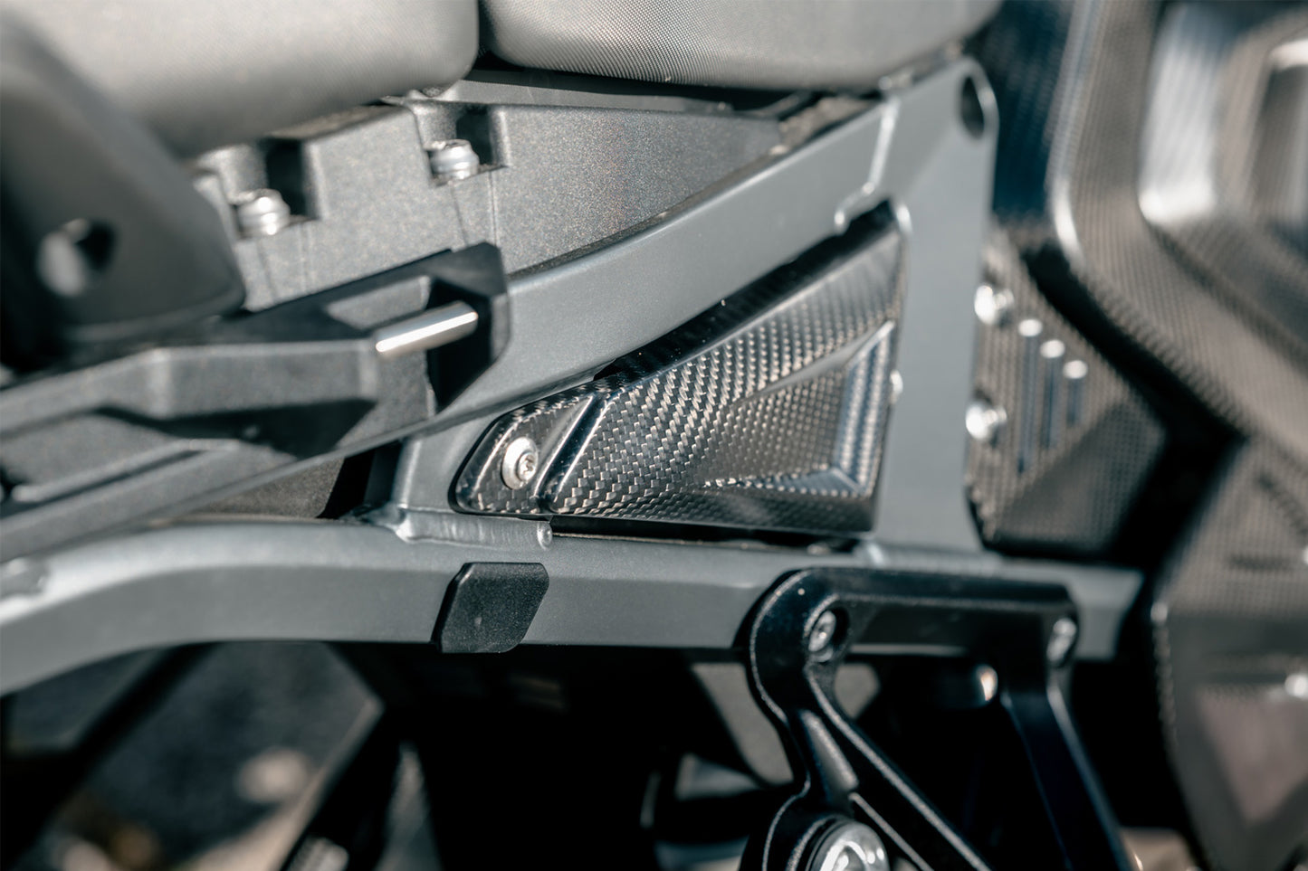 Ilmberger Rear Triangle Cover for Rear Frame R 1300 GS Adventure - right - carbon - matt