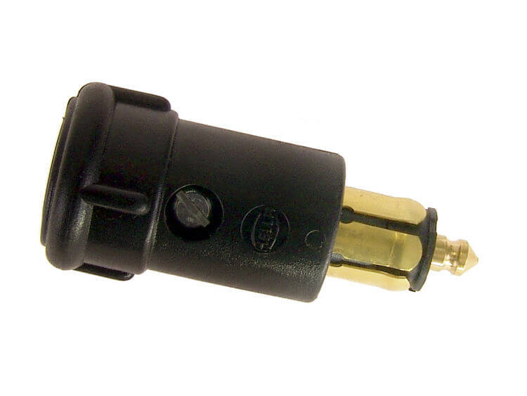 Accessory outlet plug