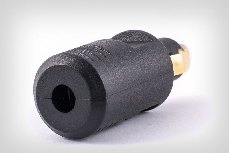 Accessory outlet plug